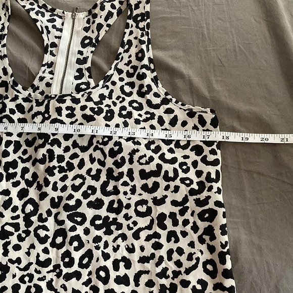 Razor back cheetah print top - Picture 6 of 8